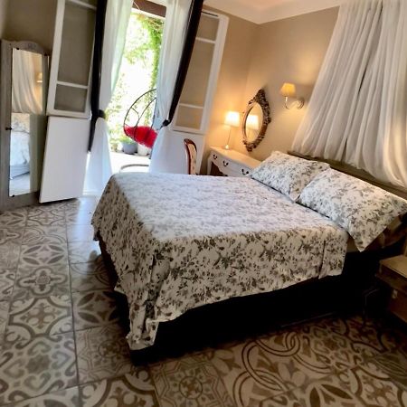 Sculptors Retreat Apartment เซเรต์ ภายนอก รูปภาพ